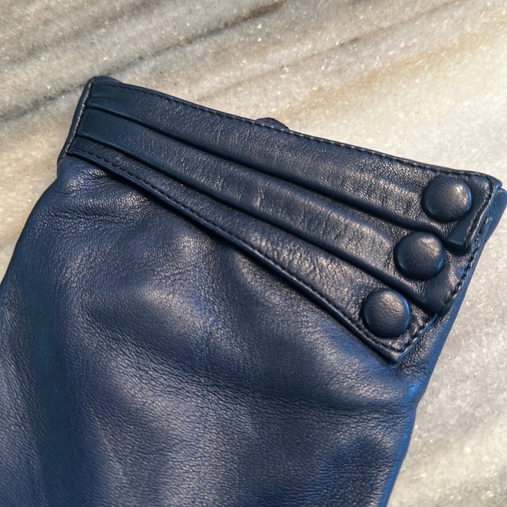 Women’s Lambskin and cashmere gloves-NWOT - Picture 2 of 5
